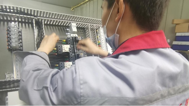 反滲透設(shè)備價(jià)格是多少？怎么定制